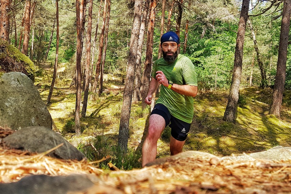 Photo tenue running odlo