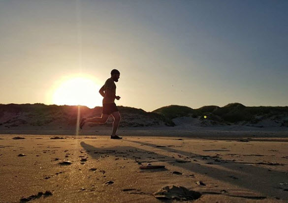 photo courir sur la plage